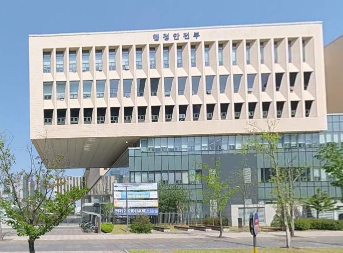 행정안전부, 말 한마디로 이용하는 공공서비스, 행안부-네이버·카카오가 만든다 기사 이미지