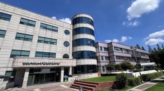 인천광역시교육청신트리도서관, 이현자 개인전 '비움과 채움의 미학' 개최 기사 이미지